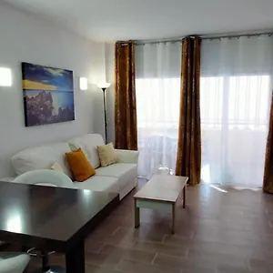 https://luminoso-y-bonito-apartamento-con-piscina-en-frente-del-mar.in-canary-islands.com